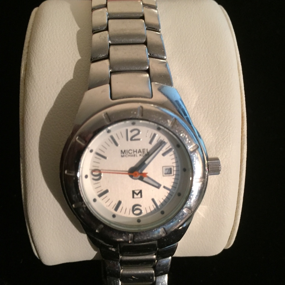 VINTAGE MICHAEL MICHAEL KORS SILVER TONE LADIES WATCH